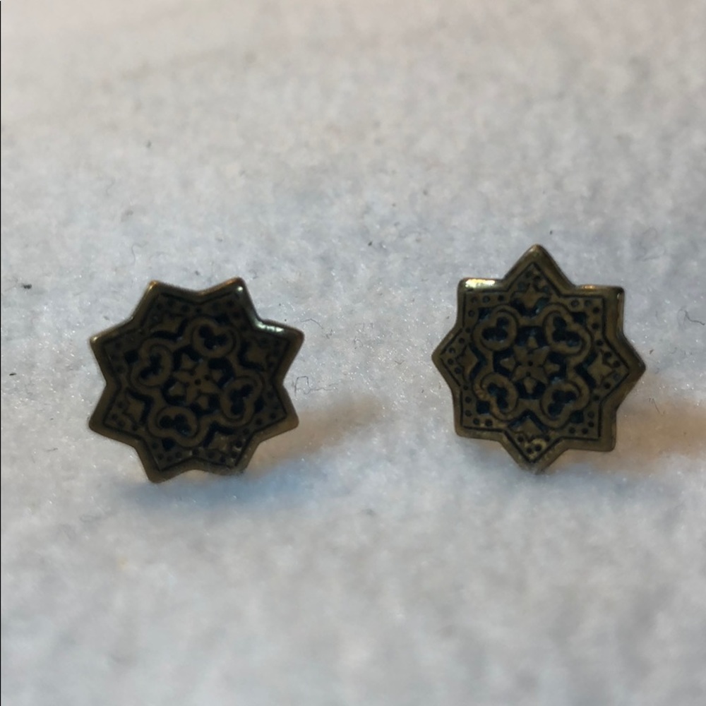 💸 Decorative Stud Earrings